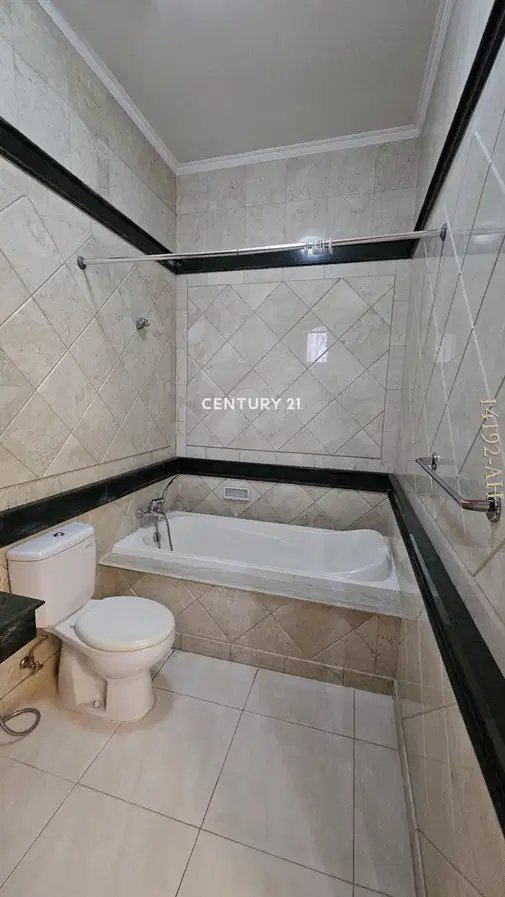 Pondok Indah-дағы жеке бассейні бар 2 қабатты люкс үй