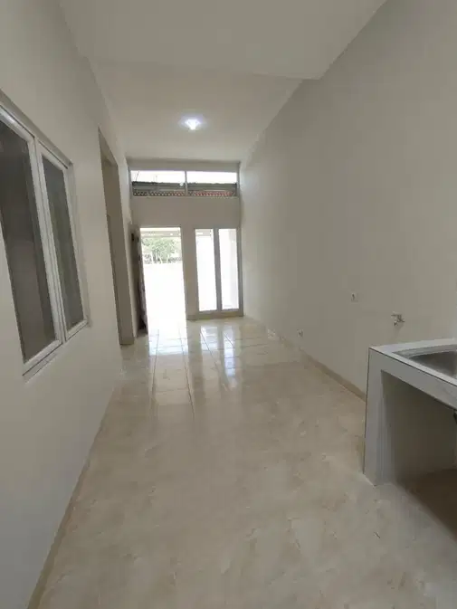 Modern 2-Bed House Near Train Station