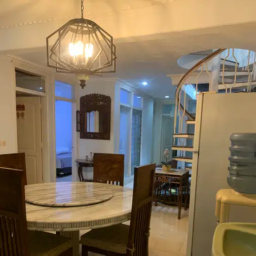 Pinang Mas, Pondok Indah-тағы жиһазбен жабдықталған бөлмелері бар 2 қабатты үй