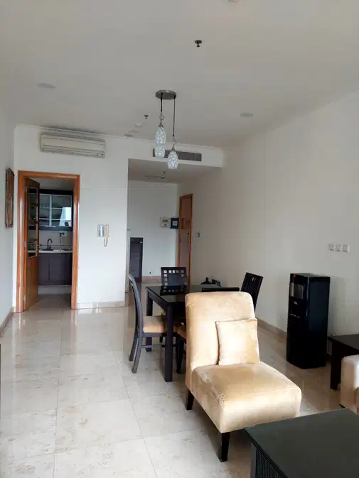 Senayan Residence пәтері - 2 жатқа бөлмелі, жиһаздары бар және гольф көрінісі бар