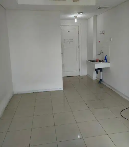 Empty Studio with AC and Pool View