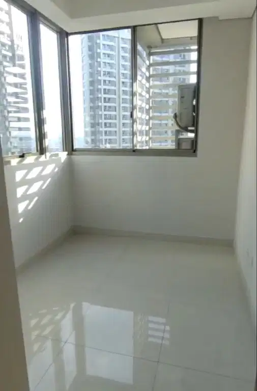Taman Anggrek Residence-тегі бассейн көрінісі бар 2 бөлмелі пәтер