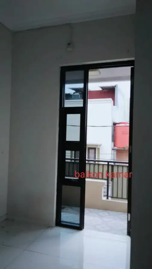 Minimalist House in South Jakarta Near Business District