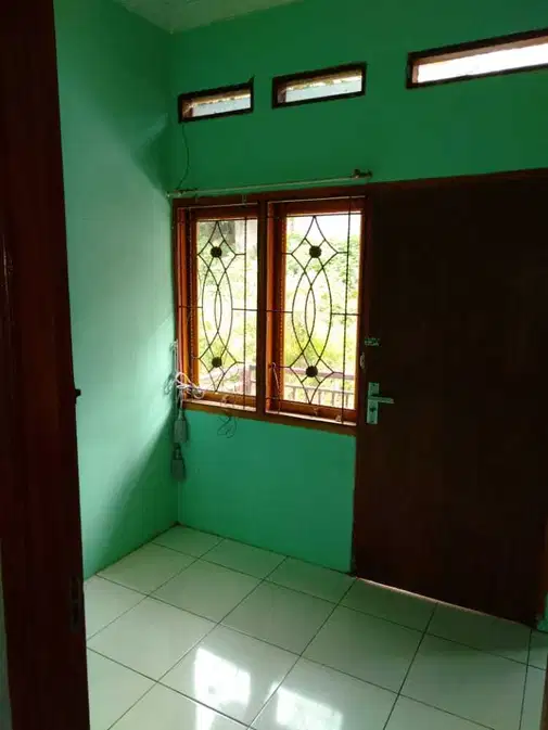 Clean Corner House with 24-Hour Security and Convenient Location