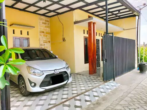 Green Joyoboyo Regency - Newly Built House with High Ceiling and Garden Access