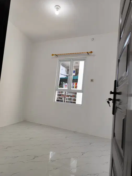 Compact Modern House Near Transportation and Key City Locations