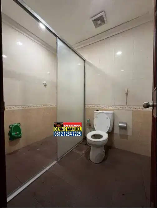 Duta Mas Jelambar кешеніндегі кең 2 қабатты үй