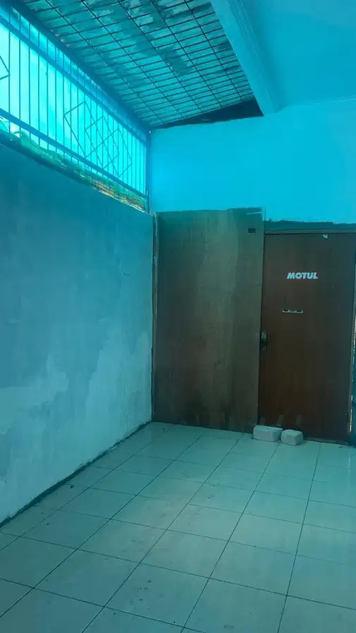 3-Story Commercial Shop/Building in Jelambar, Busy Street Location