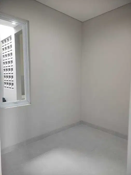 Hook Unit with Canopy, 3 Bedrooms, and AC in Paramount Tangerang