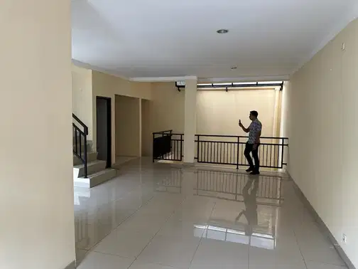 Cilangkap Residence 3 қабатты үй, кең және қауіпсіз