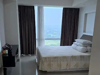 Furnished 2-Bed Apartment with Golf View