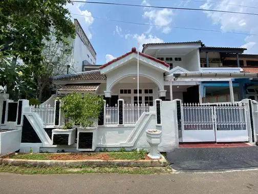Comfortable House in Cipinang Indah - 3 Bedrooms, Fully Furnished