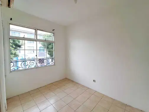 Fully Furnished Townhouse on 2nd Floor, Convenient Location