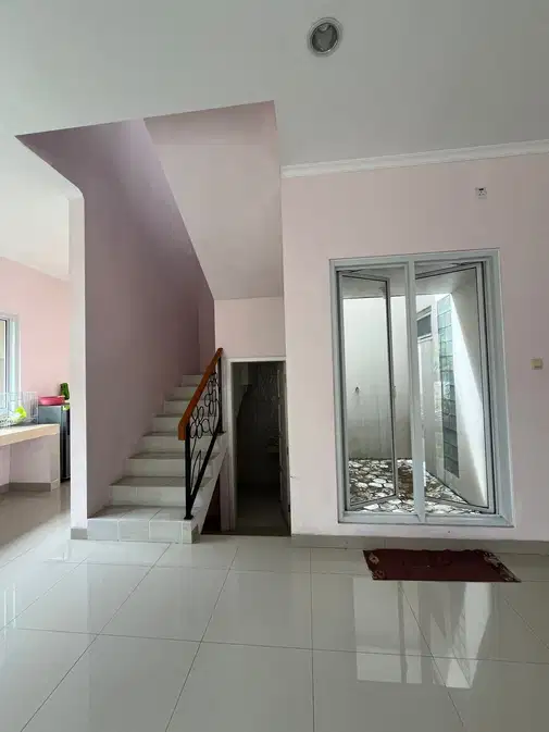 Spacious Multi-Room Property with Mountain Views in Sentul