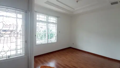 2.5 қабатты үй, су баспайтын, жартылай жиһаздалған, ыңғайлы орналасқан