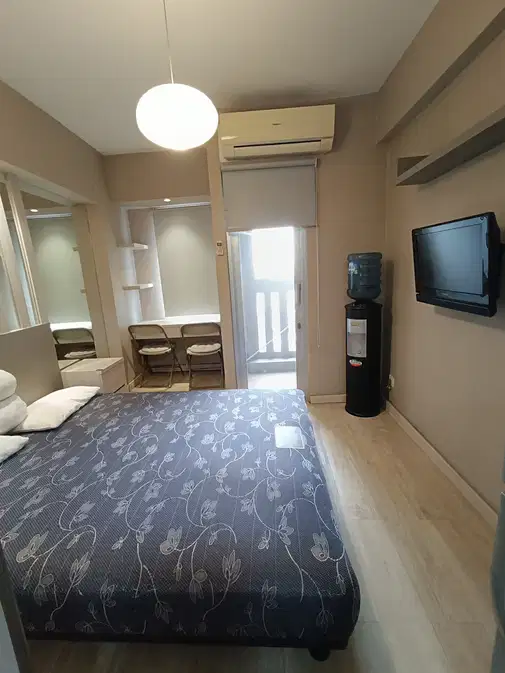 Modern Studio Near Airport with Mall Access