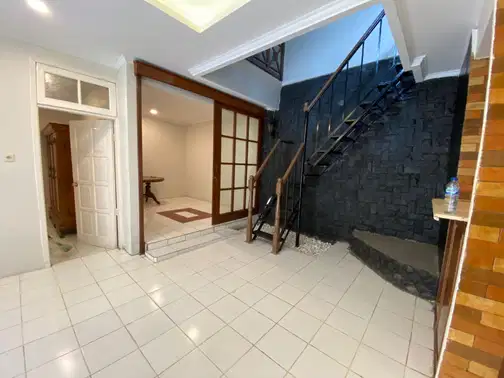 Comfortable House in Cipinang Indah - 3 Bedrooms, Fully Furnished