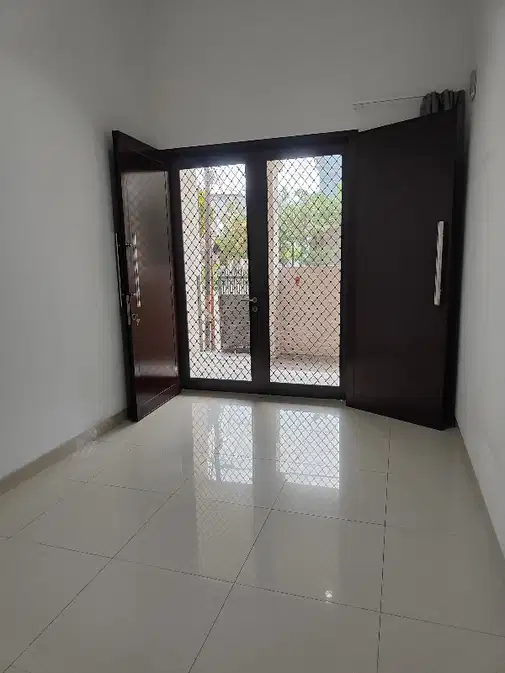 Modern 5-Bedroom House with Balcony in Secure Cluster