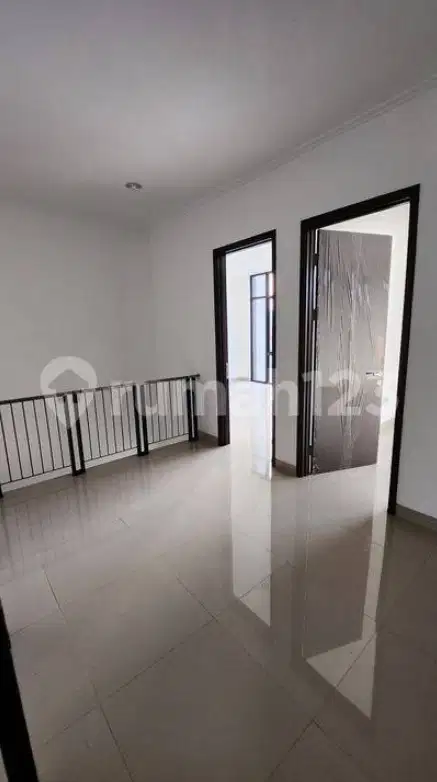 Exclusive Pantai Indah Kapuk 2 House with Large Land Area and Multiple Rooms