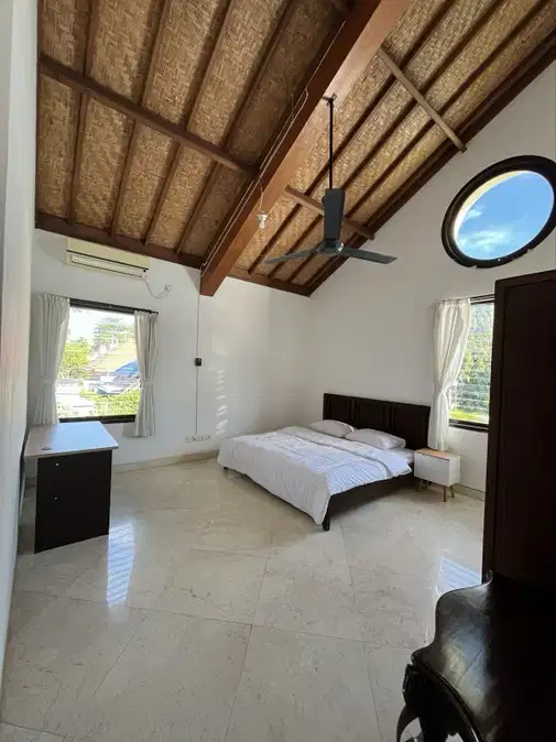 Spacious 6-Bedroom Villa with Pool and Extensive Amenities