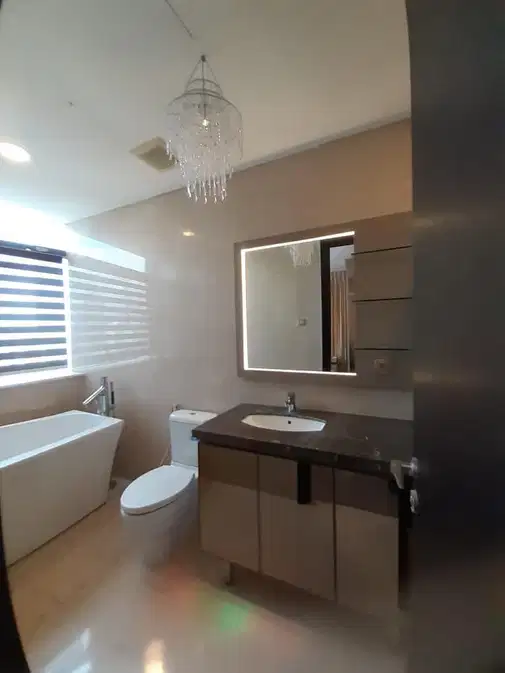 Орталық Джакартадағы сәнді Sudirman Suites пәтері