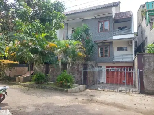 Modern Three-Story House with Garden and Parking