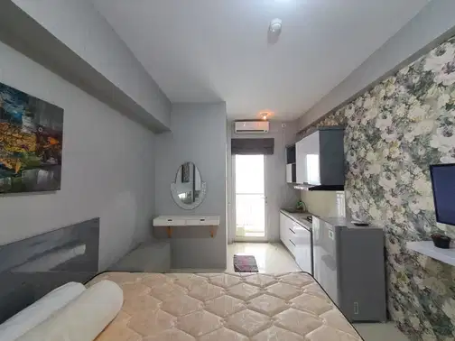 Affordable Studio Apartment at Gunawangsa Tidar with Pool View