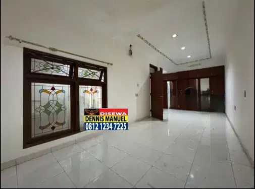 Duta Mas Jelambar кешеніндегі кең 2 қабатты үй