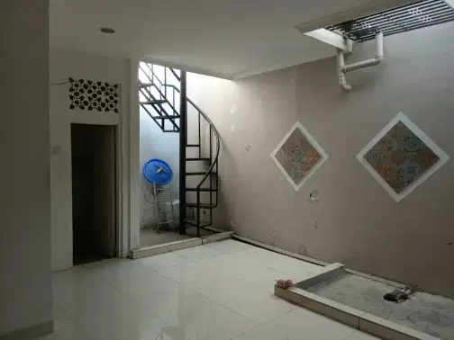 Дом с 3+1 спальнями в Legenda Wisata Cibubur