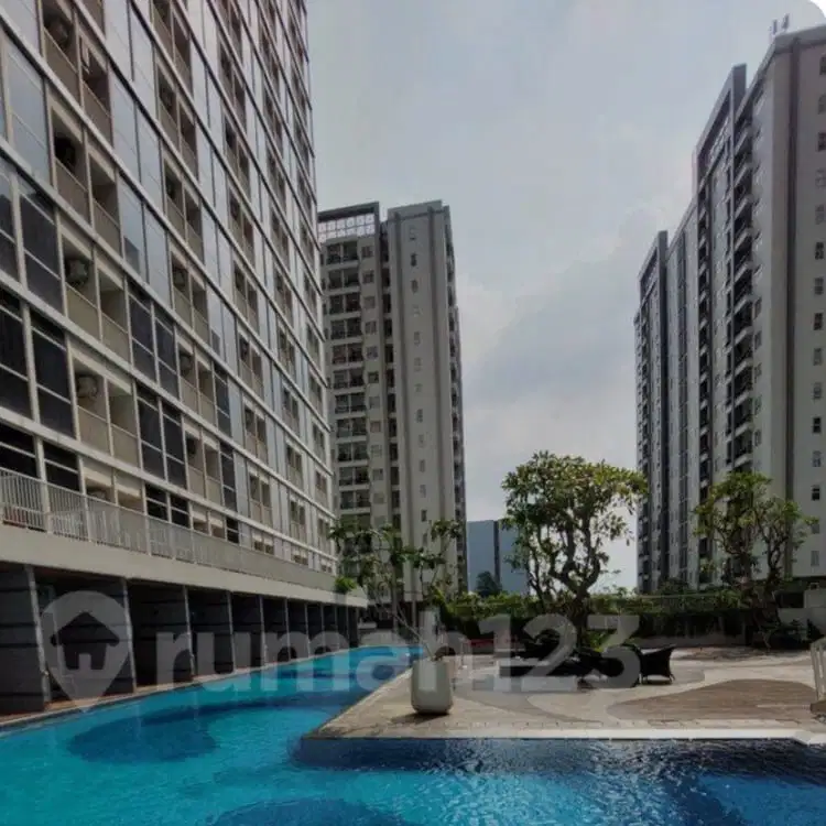 Furnished Pacific Garden Apartment with Pool View