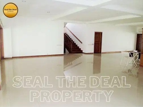 Spacious 2-Story House with Pool and Large Grounds