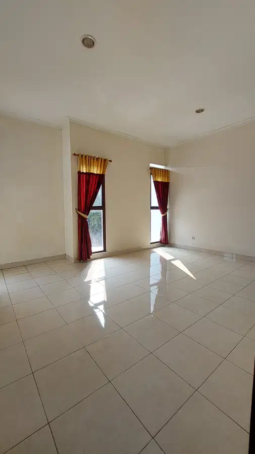 Summarecon Gading Serpong-дағы UMN кампусы жанындағы Newton үйі