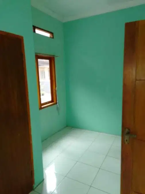 Clean Corner House with 24-Hour Security and Convenient Location