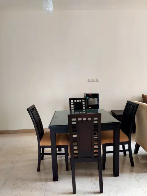 Senayan Residence пәтері - 2 жатқа бөлмелі, жиһаздары бар және гольф көрінісі бар