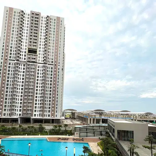 Studio Apartment with Pool View near Amenities