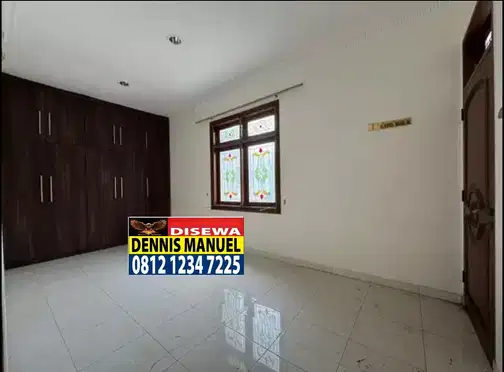 Duta Mas Jelambar кешеніндегі кең 2 қабатты үй