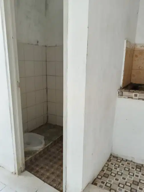 Strategic Location House with Multiple Nearby Facilities