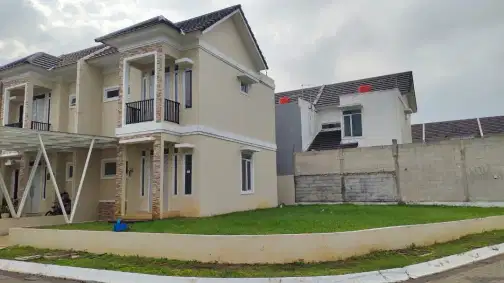2-этажный дом в кластере Llanos, рядом с платной дорогой и станцией Cilebut