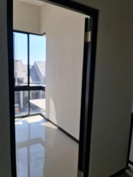 Modern Minimalist Townhouse Near Airport