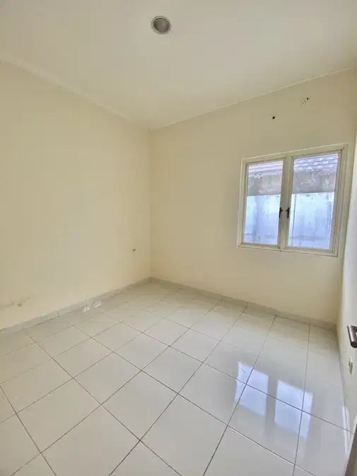 2-Bedroom Property with Spacious Rooms and Tiled Flooring