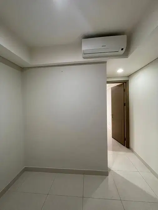 Compact 35m² Unfurnished Apartment
