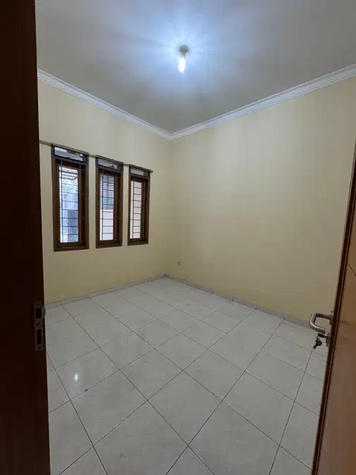 Comfortable 3-Bedroom House in Taman Holis Indah