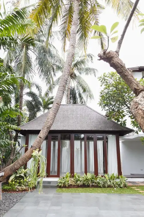 5 Bedroom Modern House in Tropical Compound Cipete