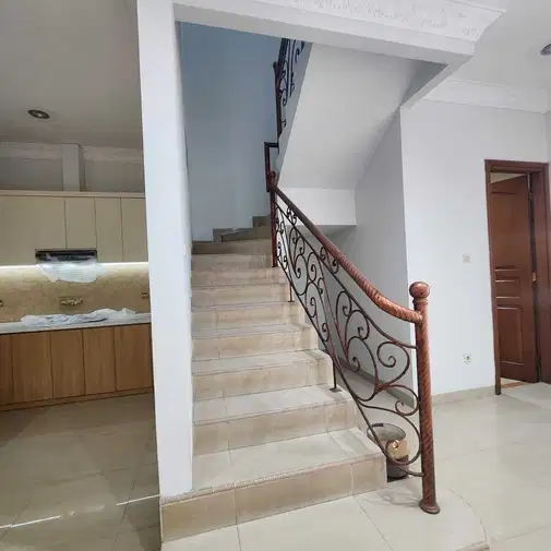 2.5-Story House in Sunter Bisma, Ready to Move In