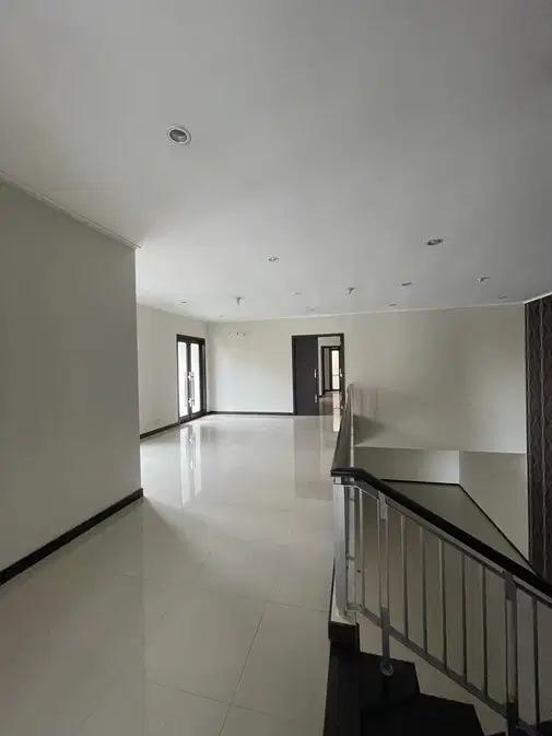 Spacious Graha Family House with Multiple Rooms and Large Area