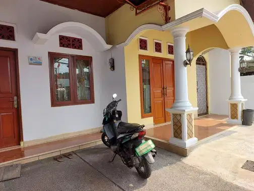 Spacious House with Elegant Design and Parking