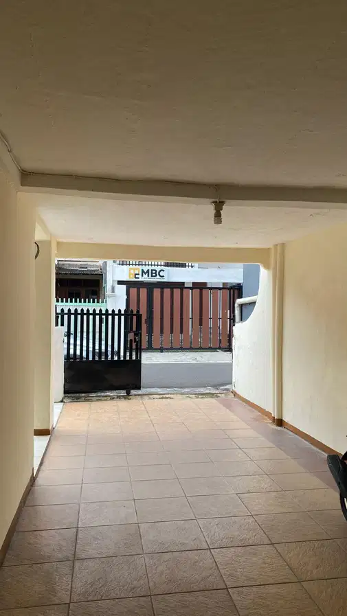 Rawamangun House Near Veldrom and Mall Arion