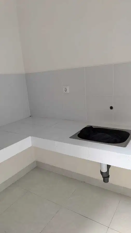 Hook Unit with Canopy, 3 Bedrooms, and AC in Paramount Tangerang