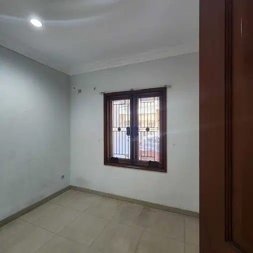 2.5-Story House in Sunter Bisma, Ready to Move In
