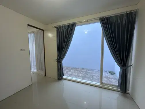 Modern Minimalist 2-Story House Near Multiple Universities and Amenities